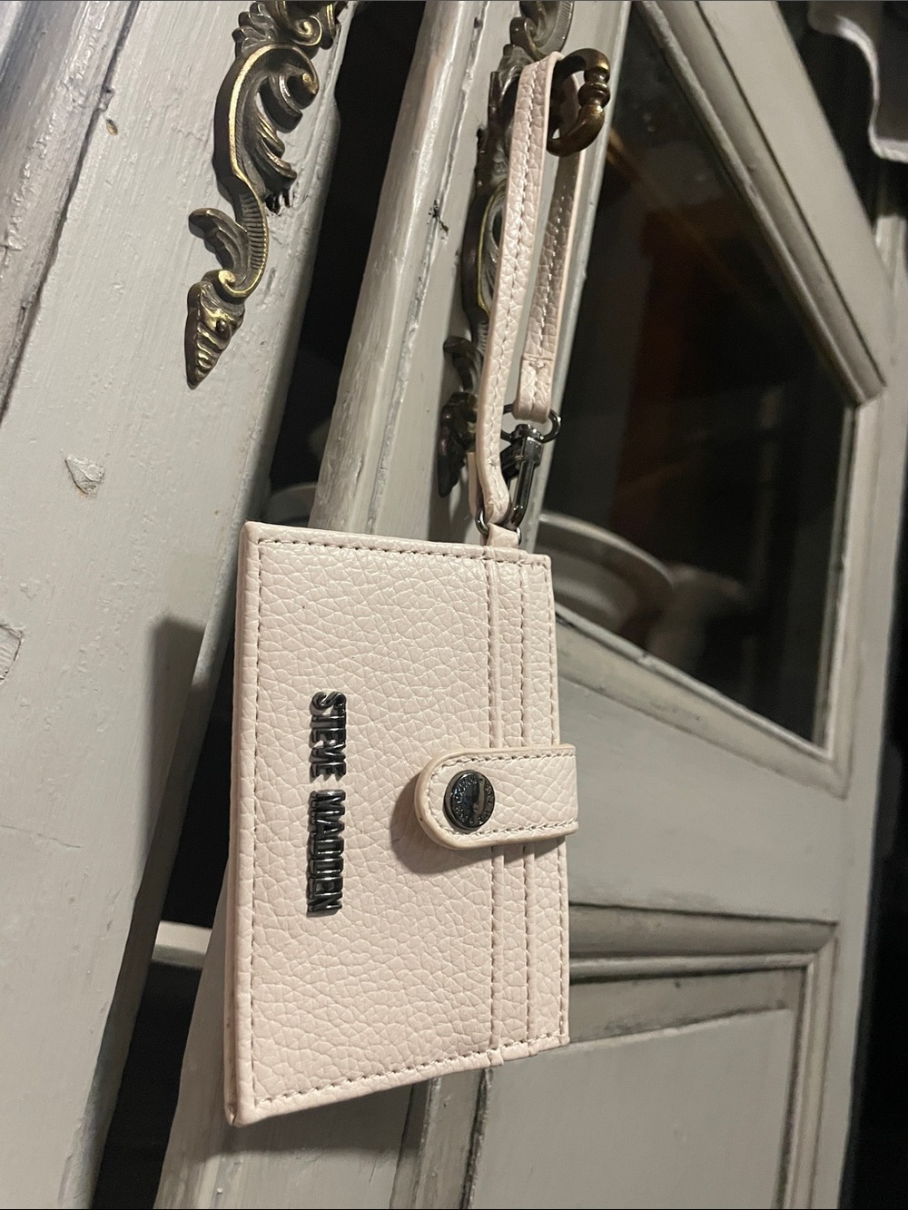 Steve Madden White Wristlet Card Holder Wallet
